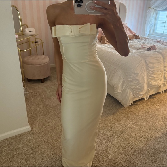 Club L London Hallie Lemon Bandeau Maxi Dress - Picture 1 of 5